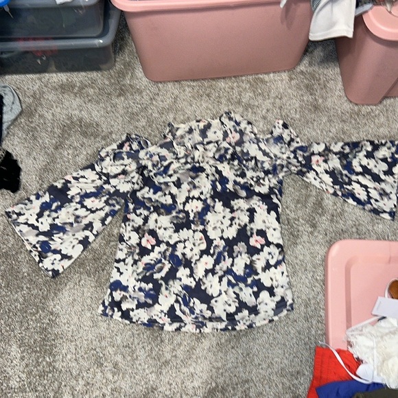 NWT Sim & Sam Blue Floral Cold Shoulder Ruffle Blouse Size Medium - Picture 1 of 6